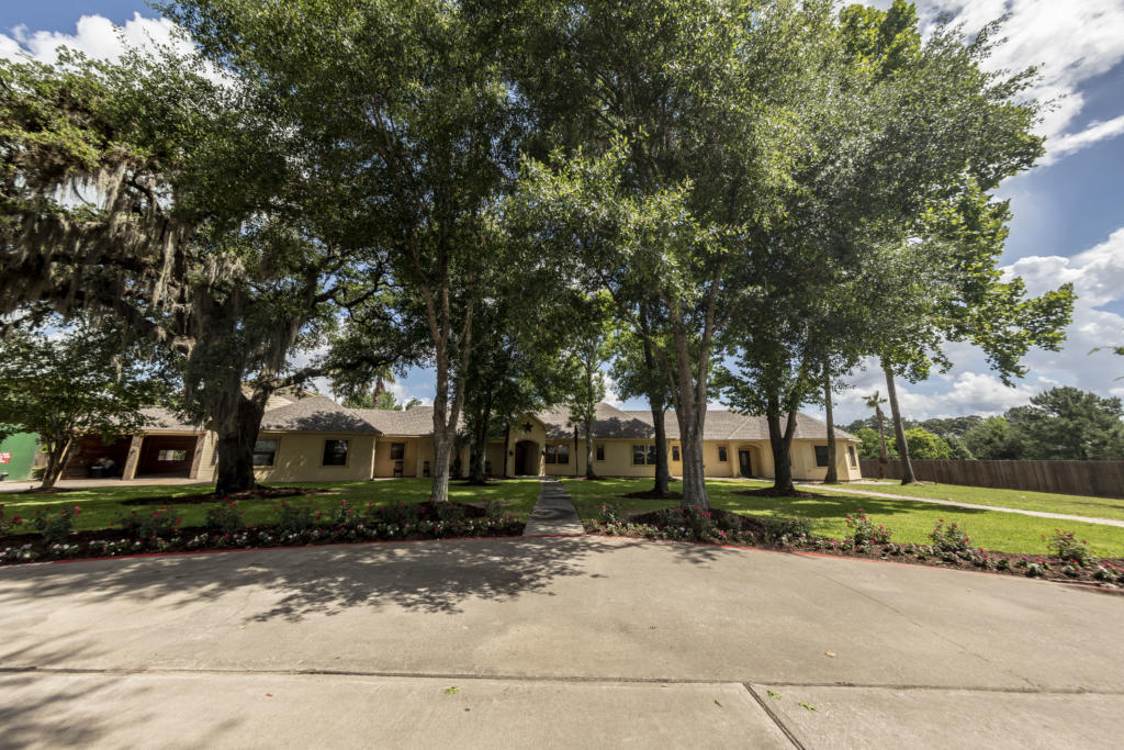 Valiente Senior Living Facility